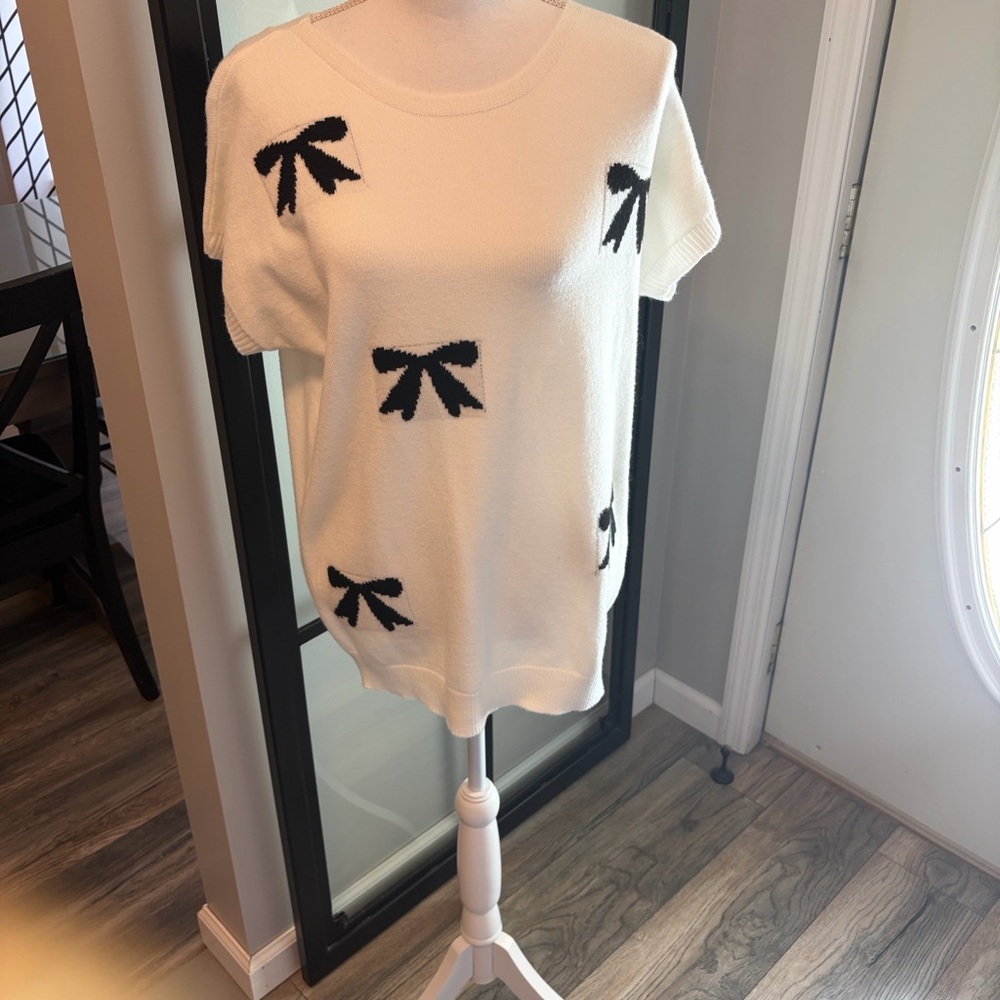 NWT…Boutique Bow Short Sleeve Sweater…Please Read Description Before Purchasing